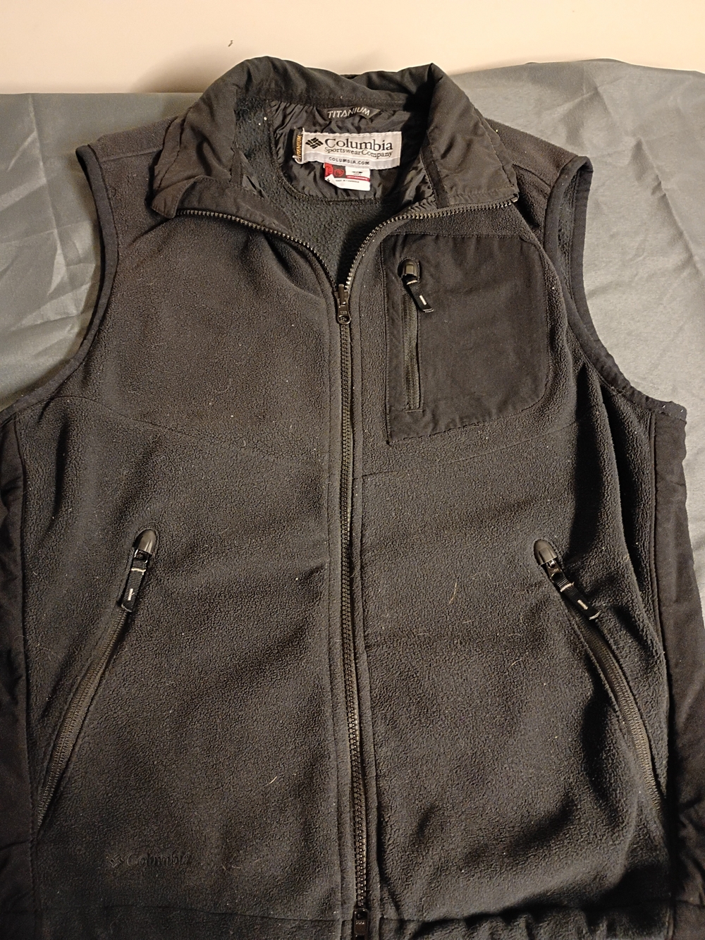 Columbia Men’s Black Fleece Vest - Lightweight Zippered Utility Vest